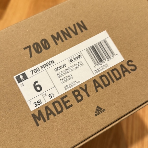 Yeezy 700 MNVN - Picture 7 of 7
